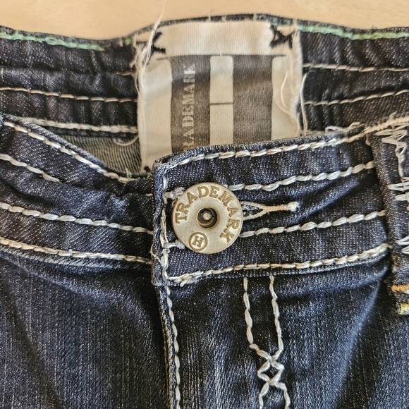 Trademark Low-Rise Dark Wash Denim Shorts 11/12 (31) Cuffed Hem - Picture 2 of 5